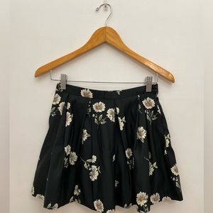 FOREVER 21 FLORAL BLACK/CREAM MINI SKIRT